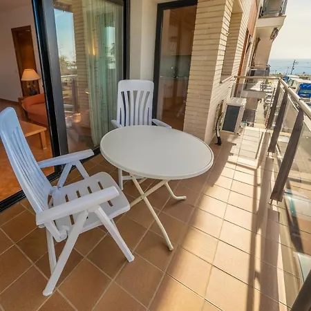 Homeholidaysrentals Adara